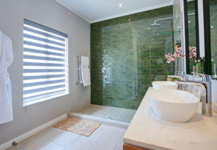 Knysna Hollow Garden Suites Bathroom 1