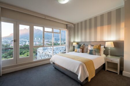 Cape Town Hollow – Mountain Facing Room