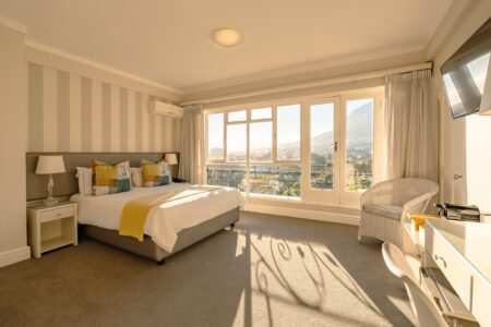 Cape Town Hollow – Mountain Facing Room