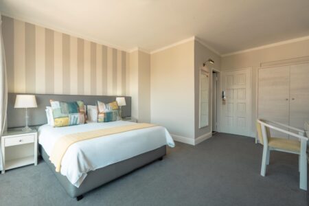 Cape Town Hollow – Mountain Facing Room