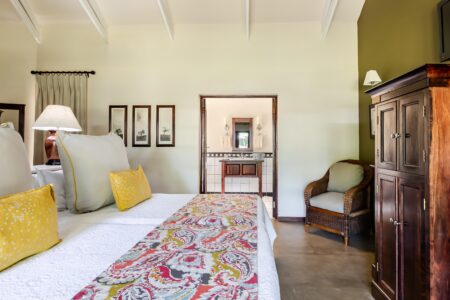 Perrys Bridge Accommodation Deluxe Room 2
