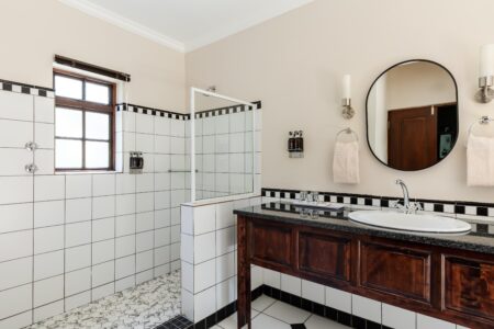 Perrys Bridge Accommodation Deluxe Room 8